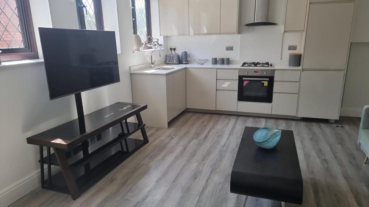 Jasmin Apartments - Luxury 1 & 2 Bedroom Units With Free Parking 布希 外观 照片