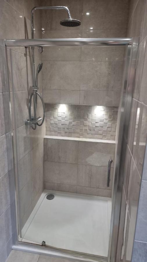 Jasmin Apartments - Luxury 1 & 2 Bedroom Units With Free Parking 布希 外观 照片