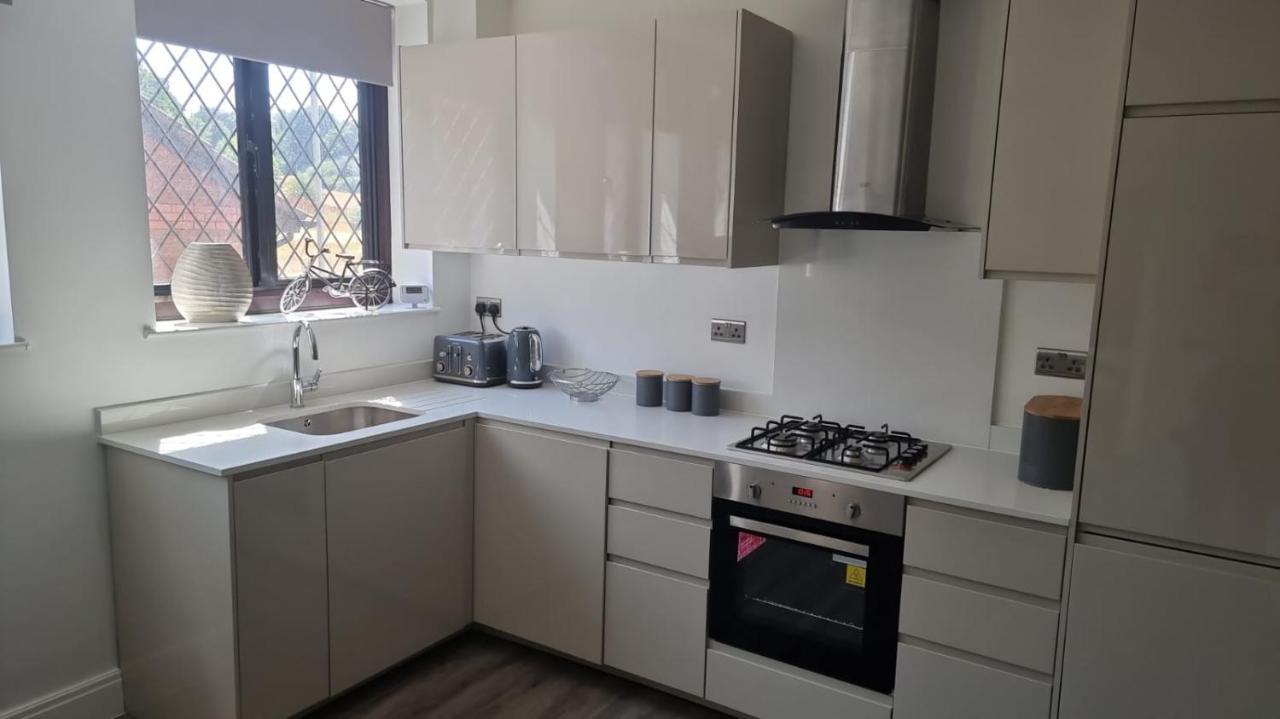 Jasmin Apartments - Luxury 1 & 2 Bedroom Units With Free Parking 布希 外观 照片